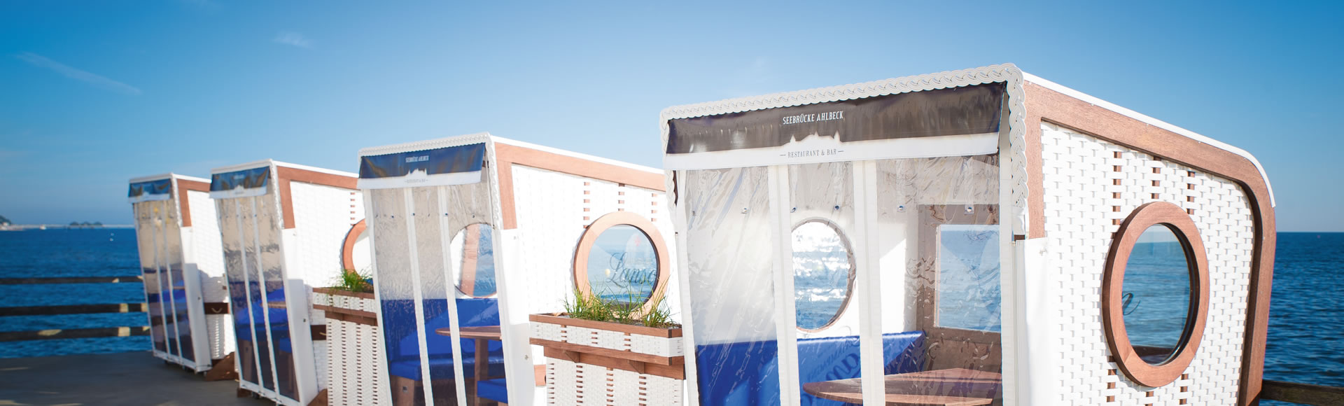 Strandkorb Lounge. Alle reden vom Wetter. Sie nicht.